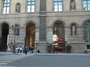 ルーヴル美術館リヴォリ通り側の入り口